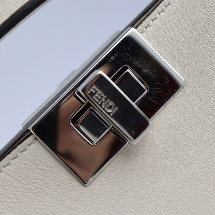 Fendi Peekaboo Essentially Peekaboo Essentially Handbag 8bn302 Calf Leather