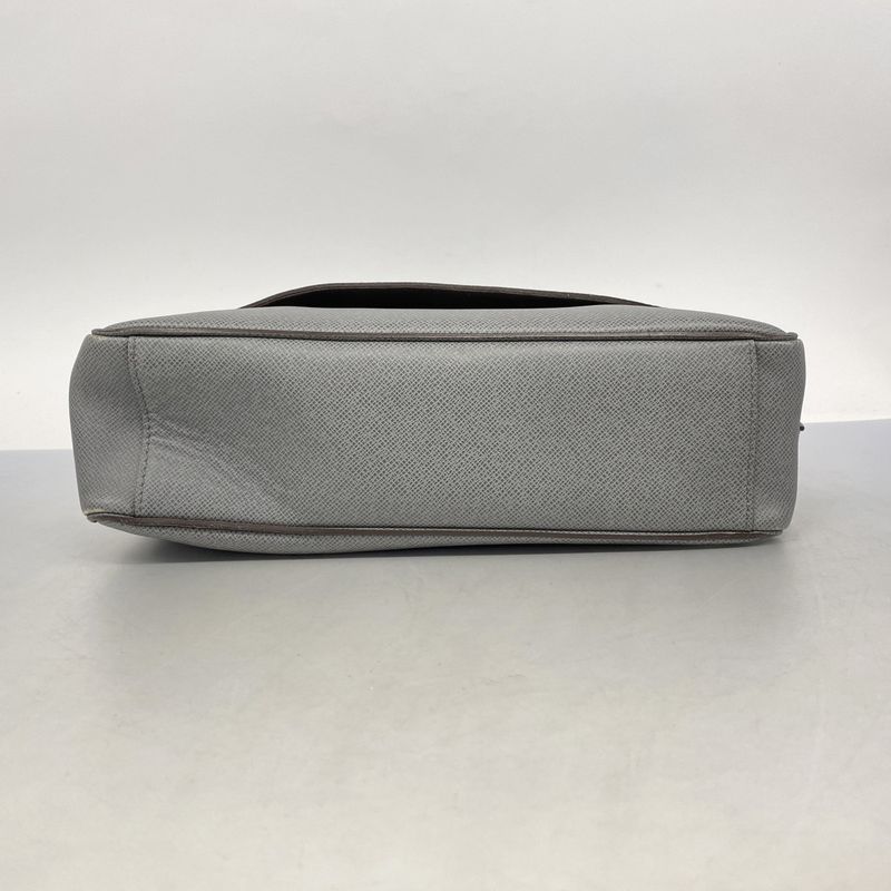 Louis Vuitton Taiga Romain MM M32623 Glacier Men's Shoulder Bag