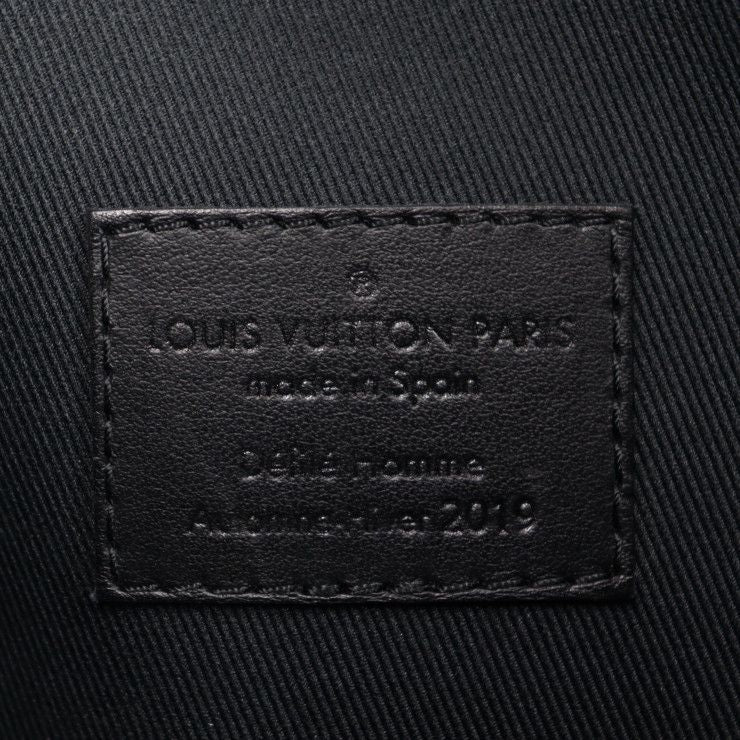 Louis Vuitton Pochette A4 Chain Second Bag M30347 Leather Black Rainbow Taiga