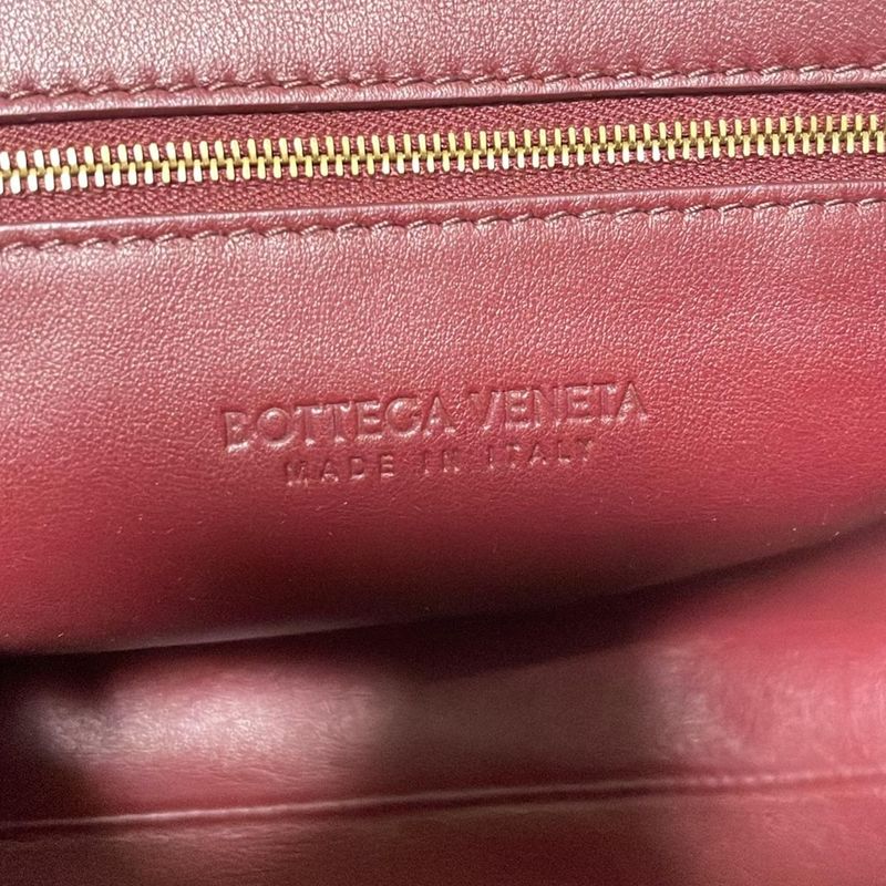 Bottega Veneta Shoulder Bag Intrecciato Bordeaux Leather