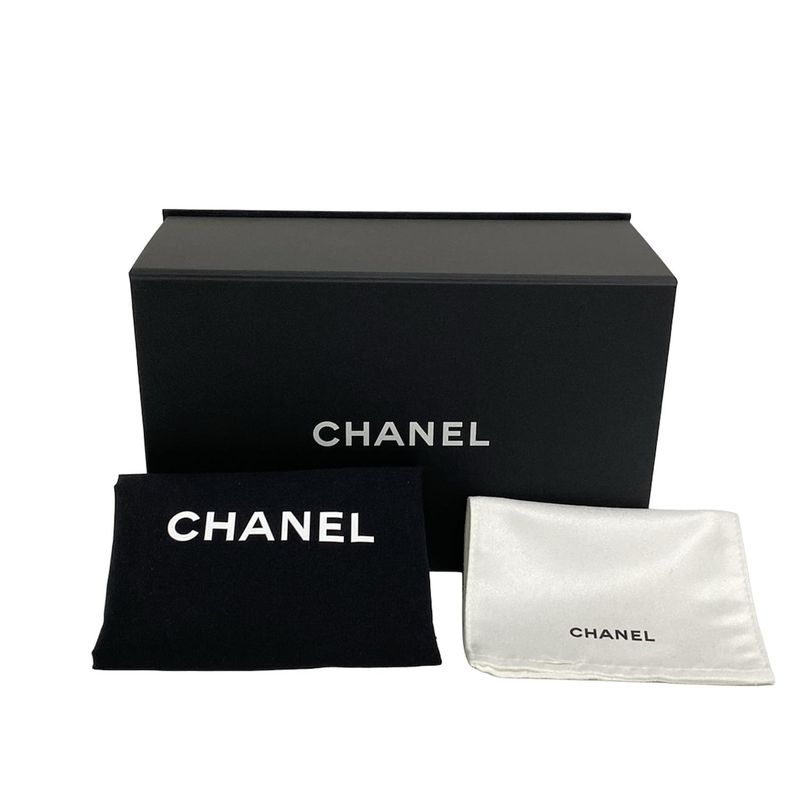 Chanel Shoulder Bag Mini Matelasse A35200 Black Metal Serial Plate Chain