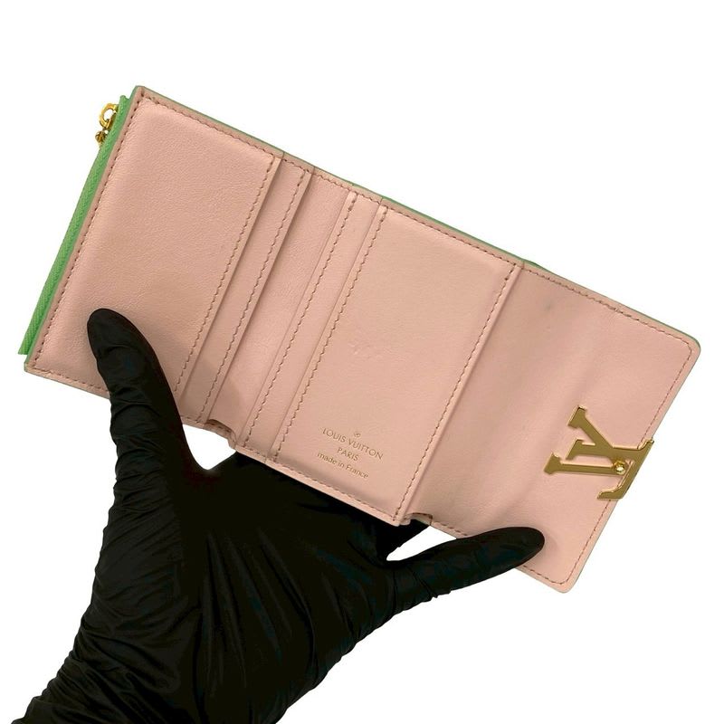 Louis Vuitton Portefeuille Capucines XS Leather