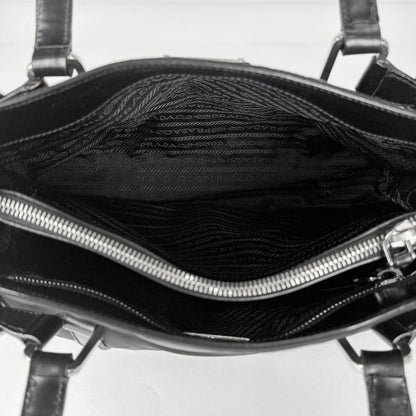Prada Logo Plate Tote Handbag Tote Bag Nylon Nero (Black) Women