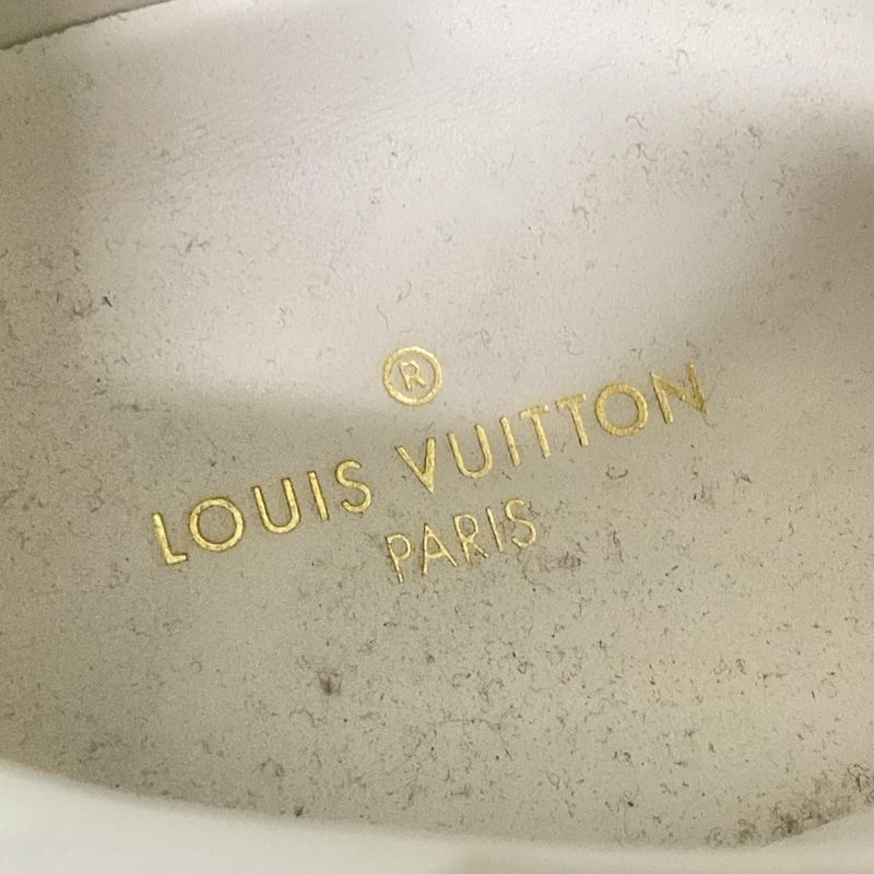 Louis Vuitton Sneakers 8 - White And Silver High Cut Leather