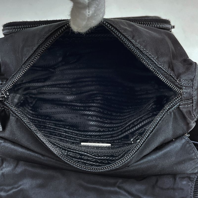 Prada Logo Plate Shoulder Bag Shoulder Crossbody Shoulder Bag Nylon Nero