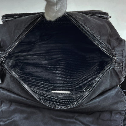 Prada Logo Plate Shoulder Bag Shoulder Crossbody Shoulder Bag Nylon Nero