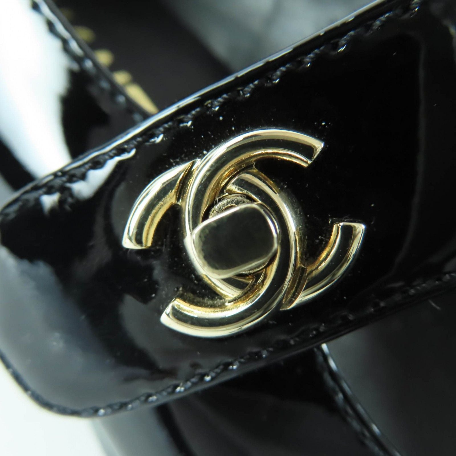 Excellent Condition Chanel G45280 Mary Jane Coco Mark Turnlock Patent