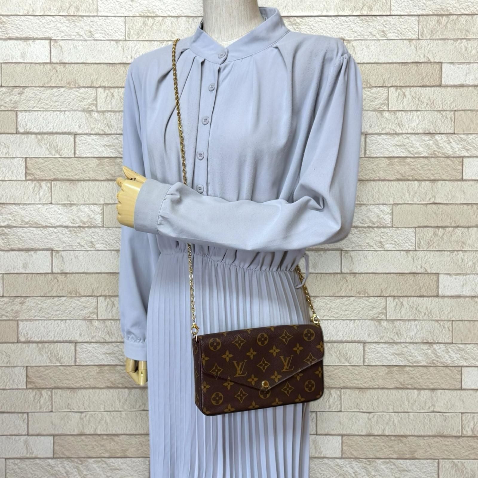 Louis Vuitton Pochette Félicie Monogram Shoulder Bag Monogram Canvas M61276