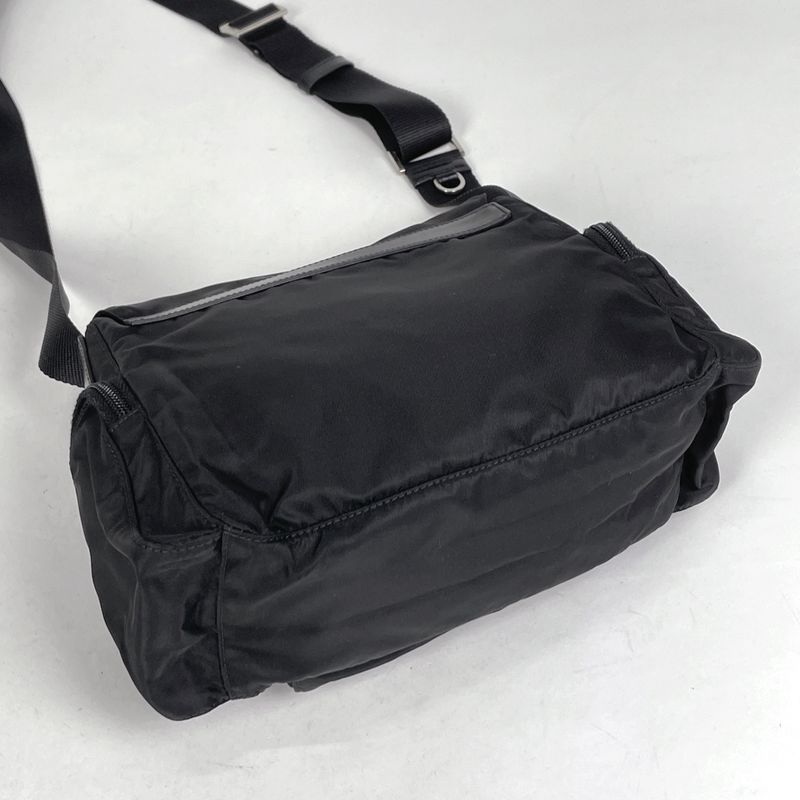 Prada Logo Plate Shoulder Bag Crossbody Shoulder Bag Nylon Nero (Black) Women