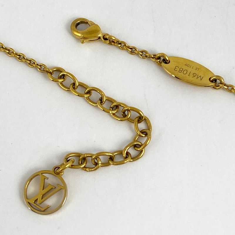 Louis Vuitton Escential V Necklace Logo Necklace GP Gold Ladies