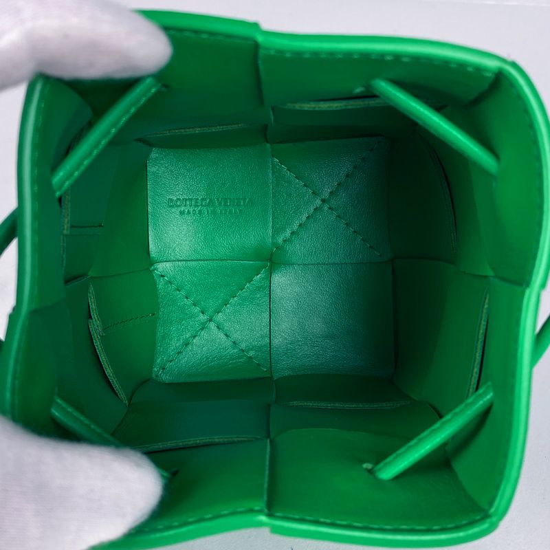 Bottega Veneta Veneta Cassette Shoulder Bag Mini Bag Maxi Intrecciato Shoulder