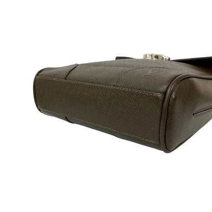 Louis Vuitton Luca Taiga Leather Shoulder Bag Pochette Sacoche