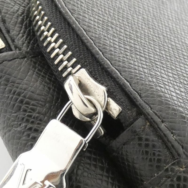 Louis Vuitton Taiga Avenue Sling Bag M30443 Shoulder Bag