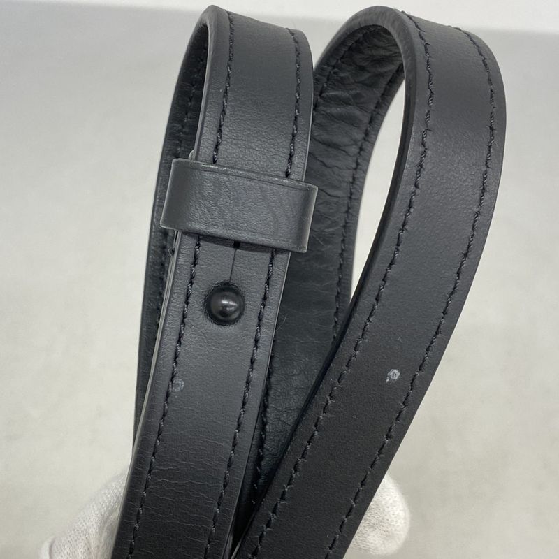 Louis Vuitton Monogram Taurillon S-lock Vertical Wearable Wallet M81524 Noir