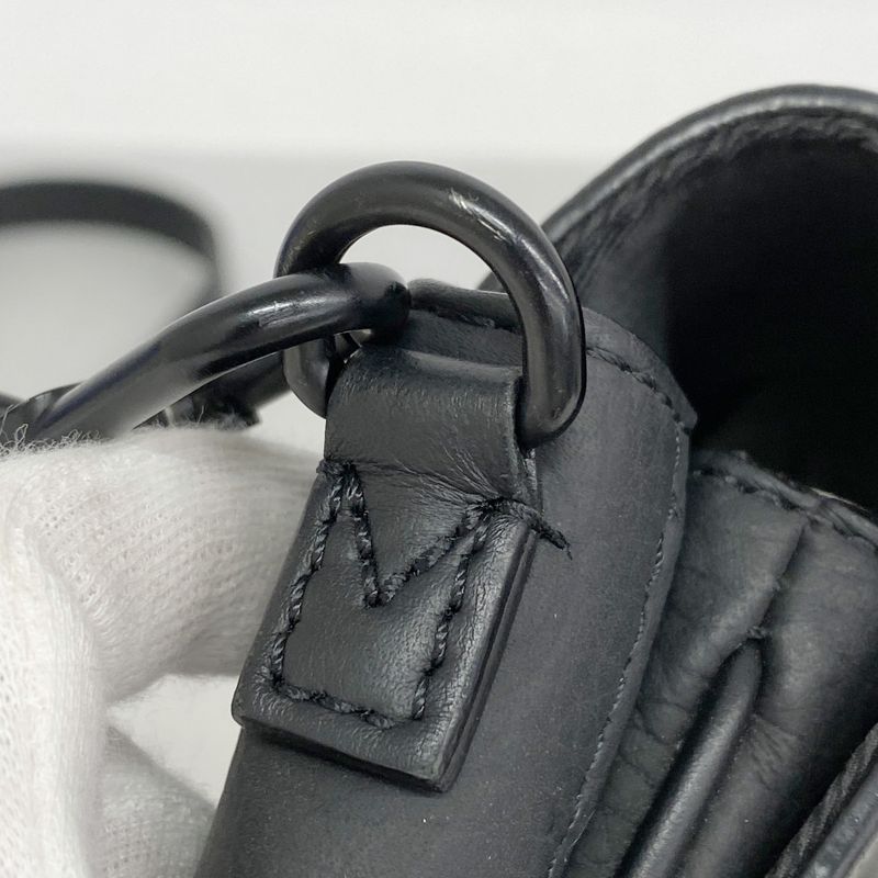 Louis Vuitton Monogram Taurillon S-lock Vertical Wearable Wallet M81524 Noir