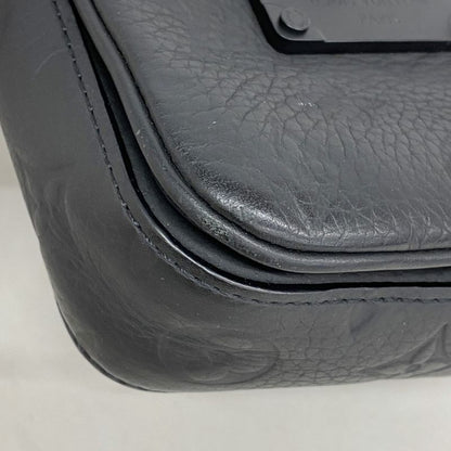 Louis Vuitton Monogram Taurillon S-lock Vertical Wearable Wallet M81524 Noir