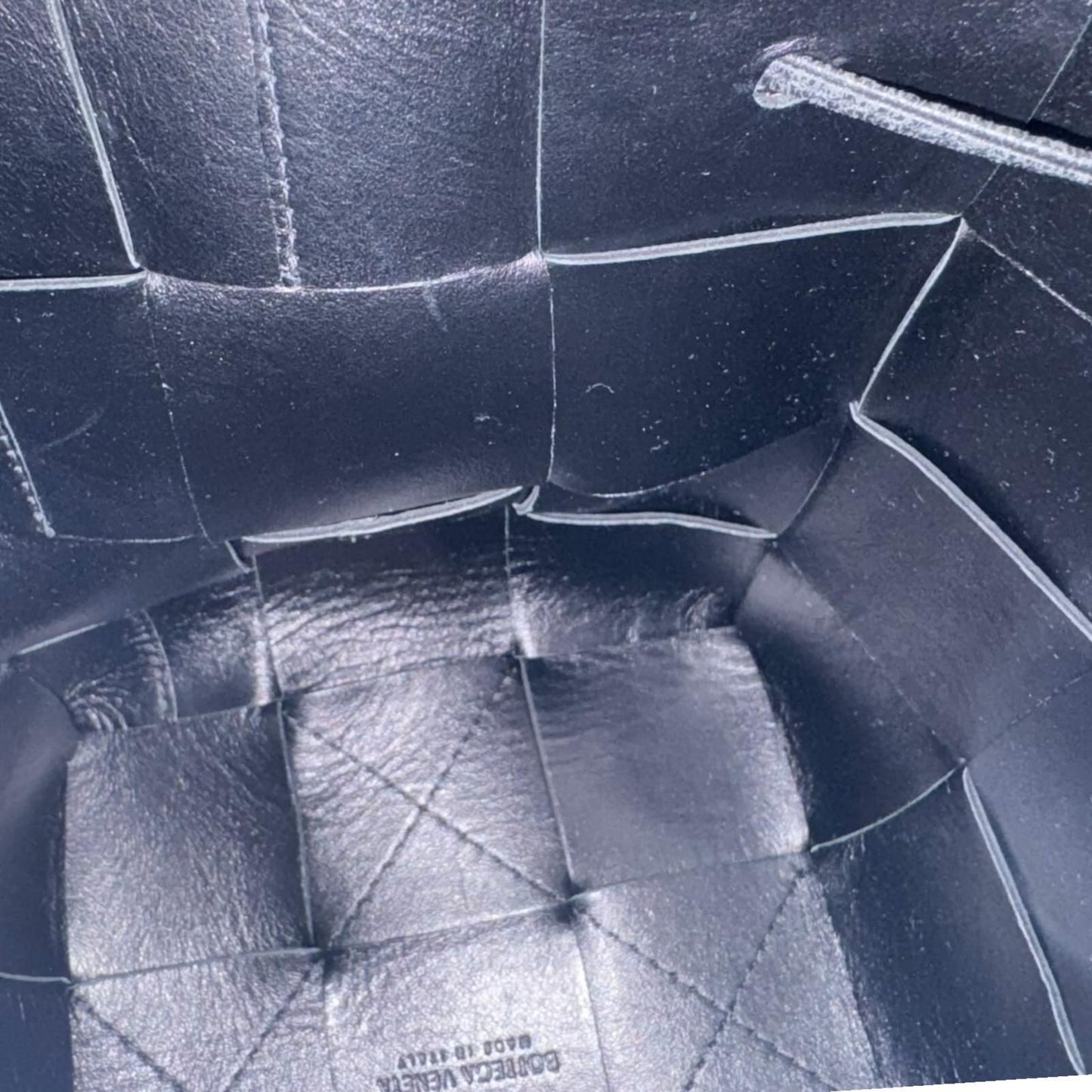 Bottega Veneta Small Cassette Bucket Bag Maxi Intrecciato Shoulder Bag Leather