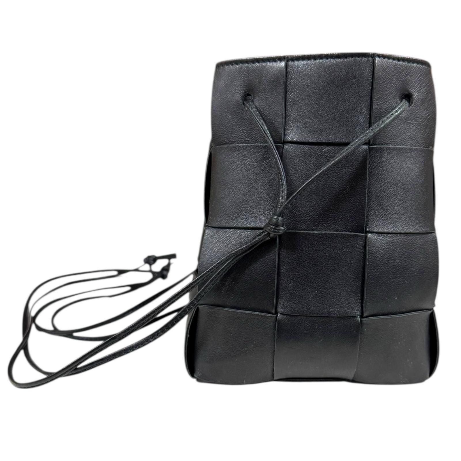 Bottega Veneta Small Cassette Bucket Bag Maxi Intrecciato Shoulder Bag Leather