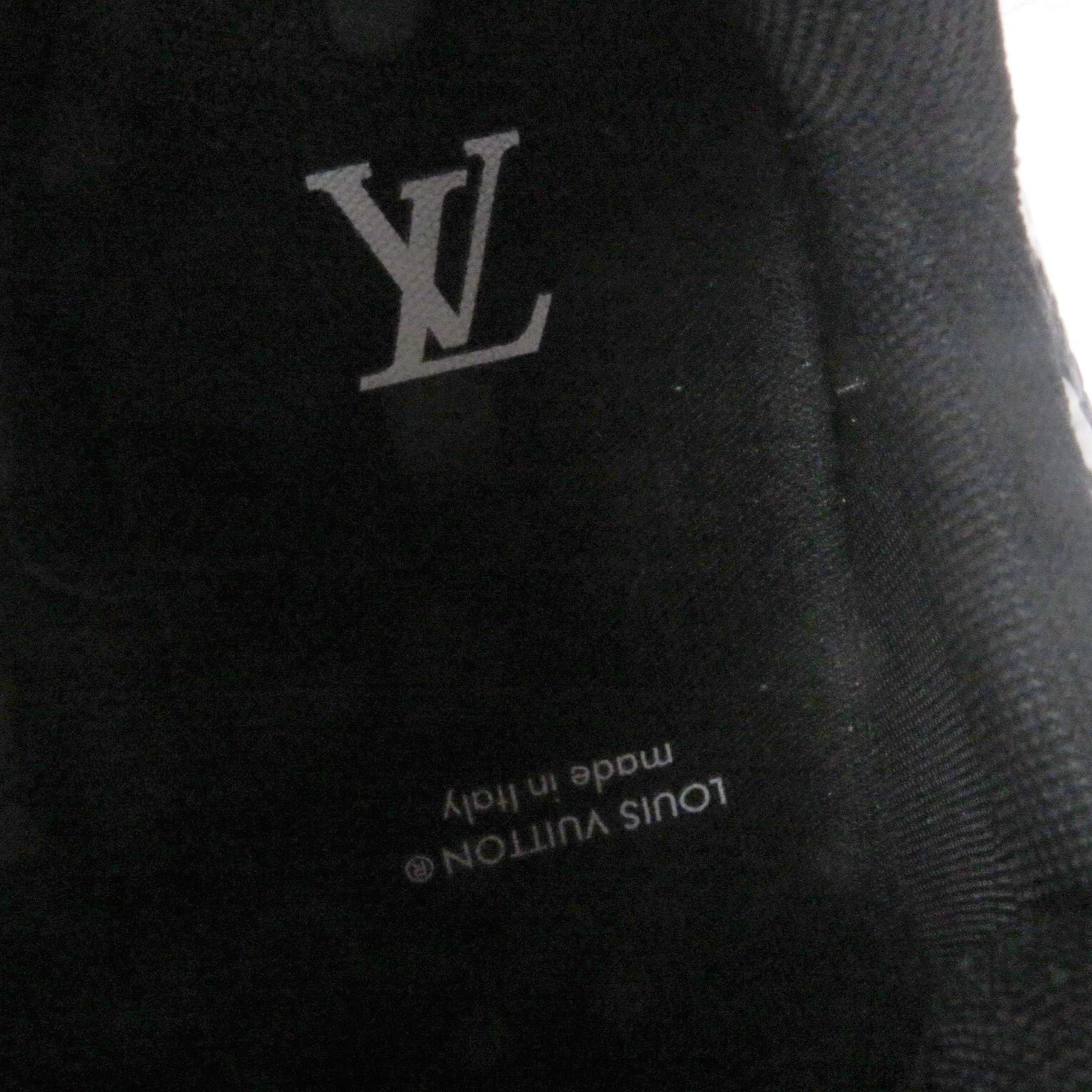Excellent Condition Louis Vuitton 2022 LV Trainer Line Comic Pattern