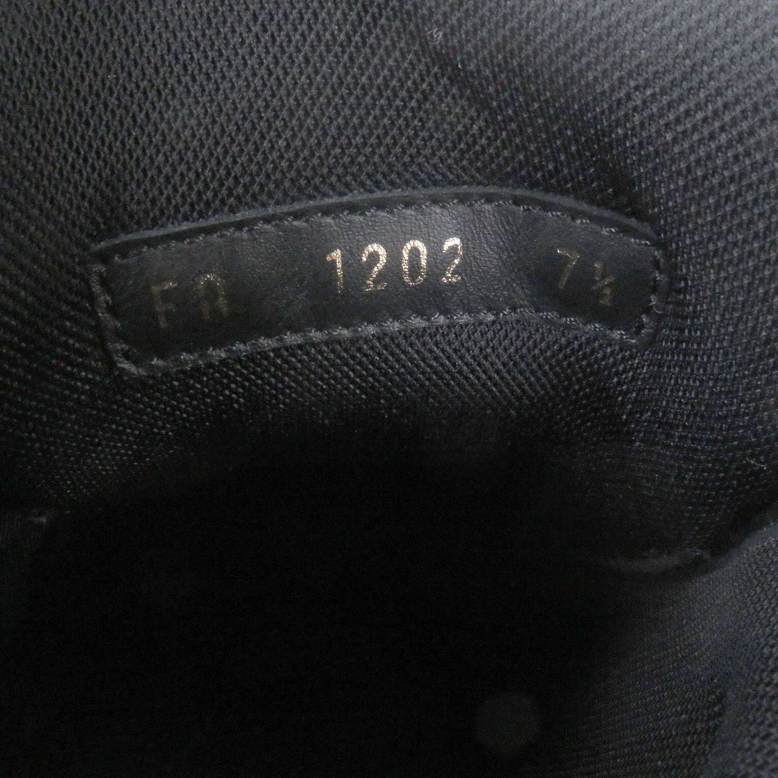 Excellent Condition Louis Vuitton 2022 LV Trainer Line Comic Pattern