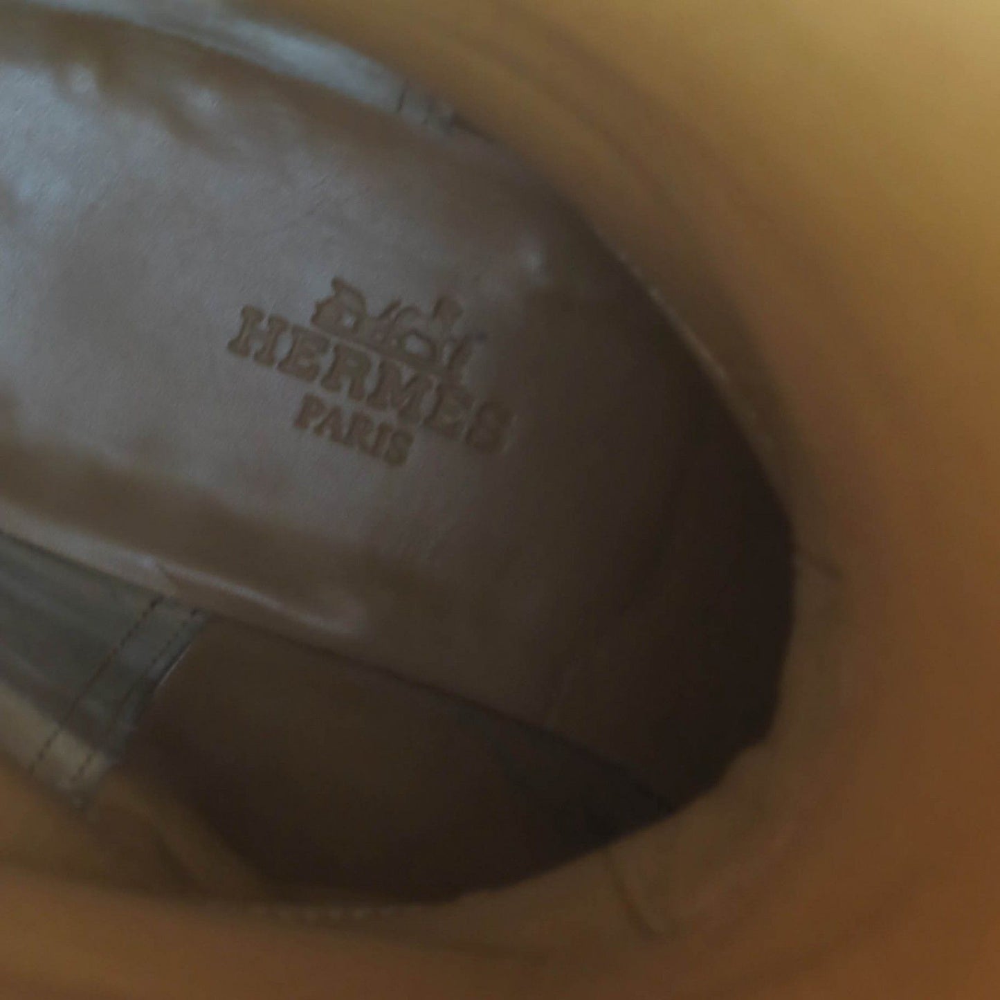 Excellent Condition Hermes Gold Hardware Kelly Buckle Leather Jumping Long