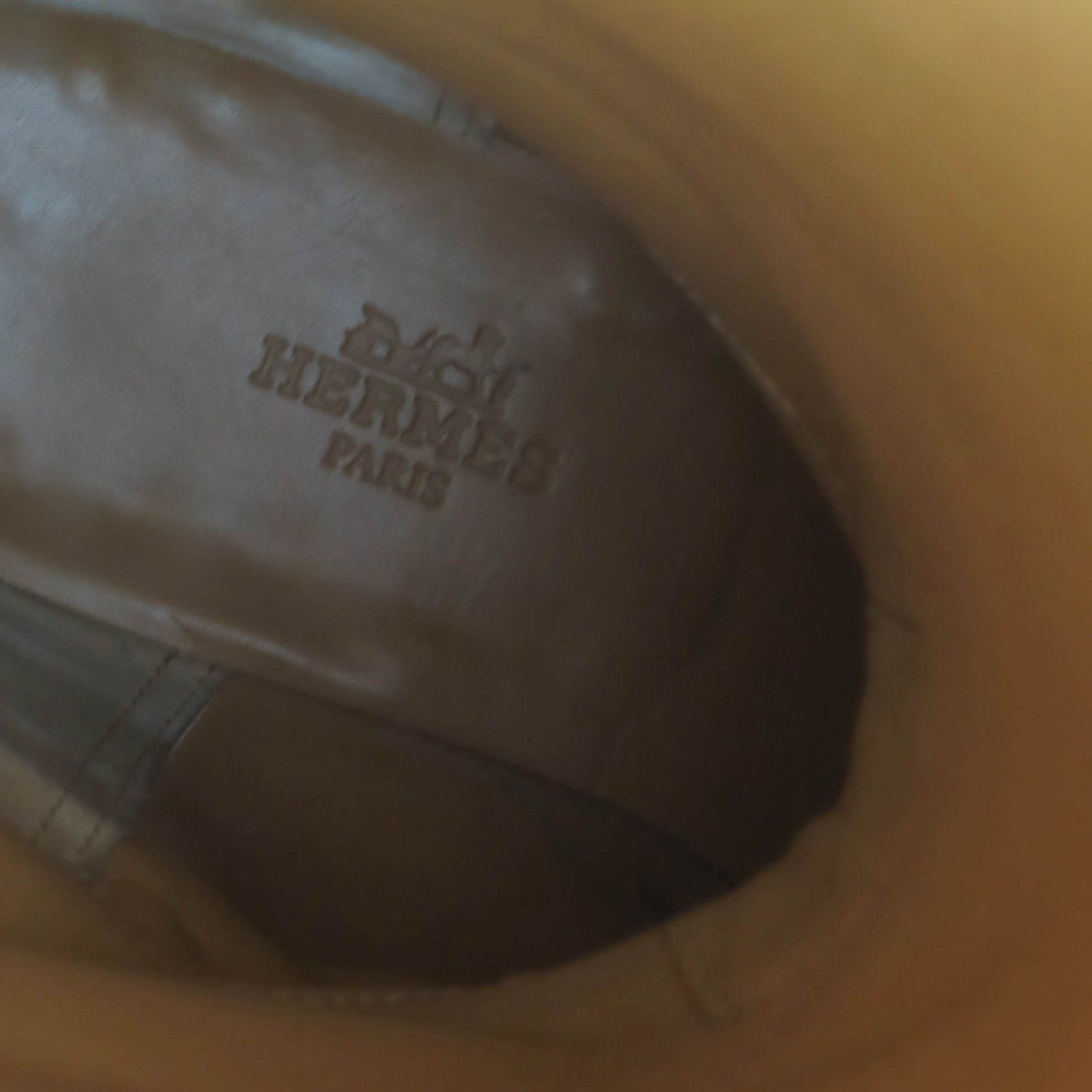 Excellent Condition Hermes Gold Hardware Kelly Buckle Leather Jumping Long