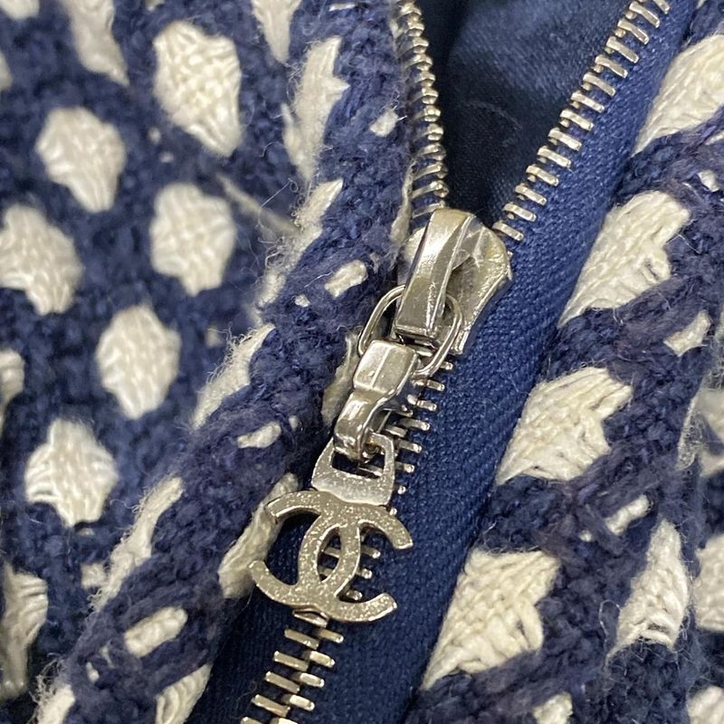 Chanel Coat Size 38 M Women's P32956 Dark Navy and Ivory Tweed Zip Up Spring/fal