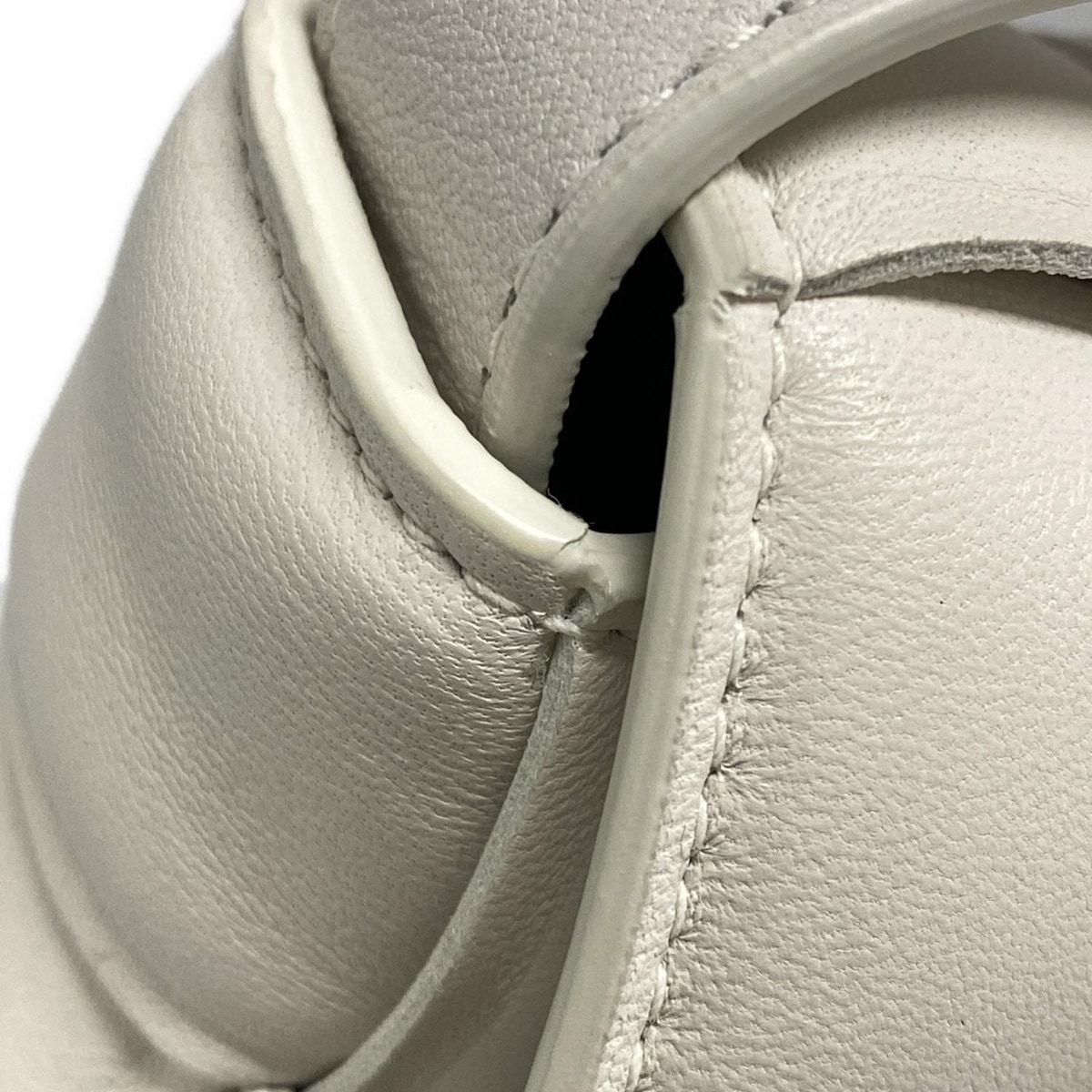 Bottega Veneta Shoulder Bag Padded Cassette White Leather