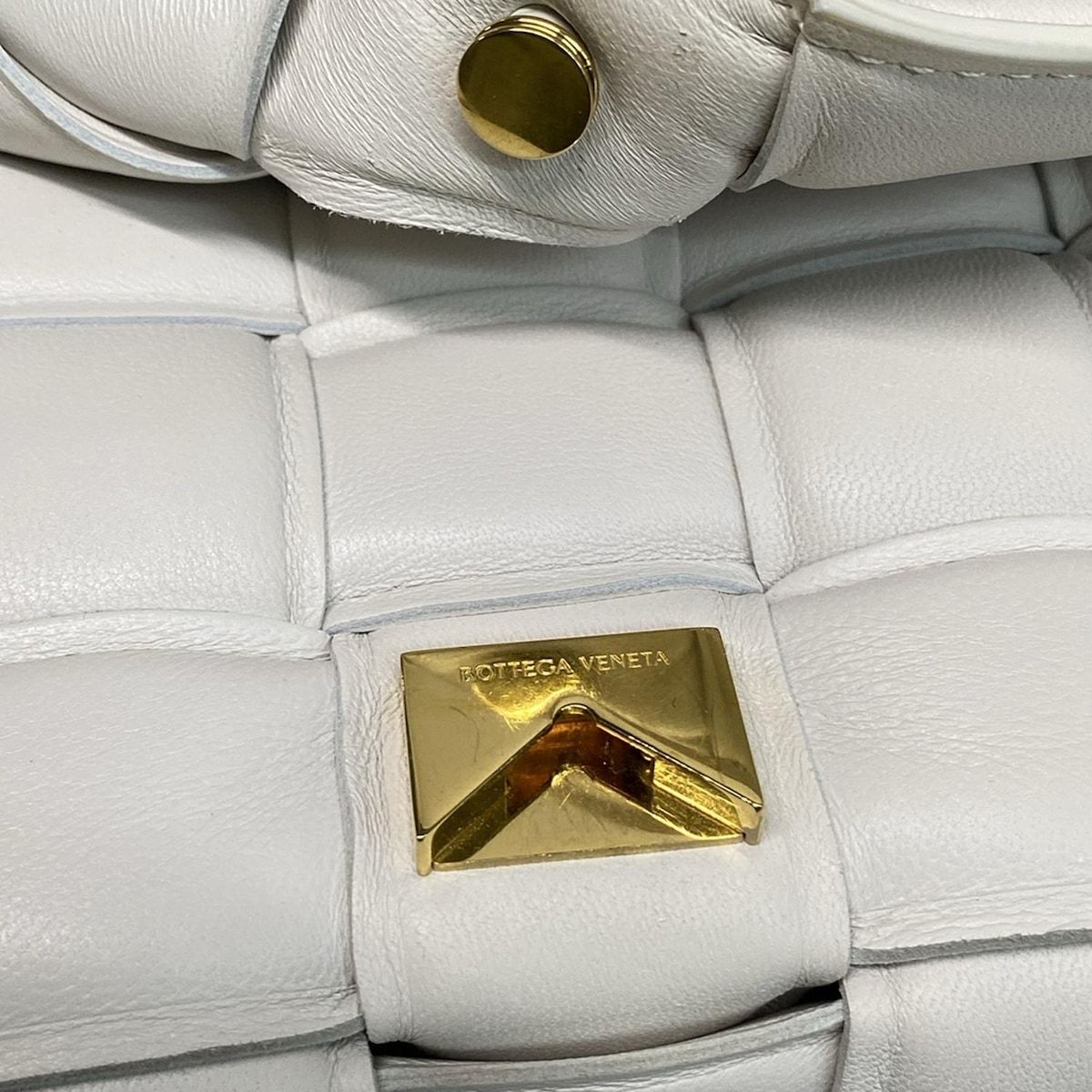 Bottega Veneta Shoulder Bag Padded Cassette White Leather