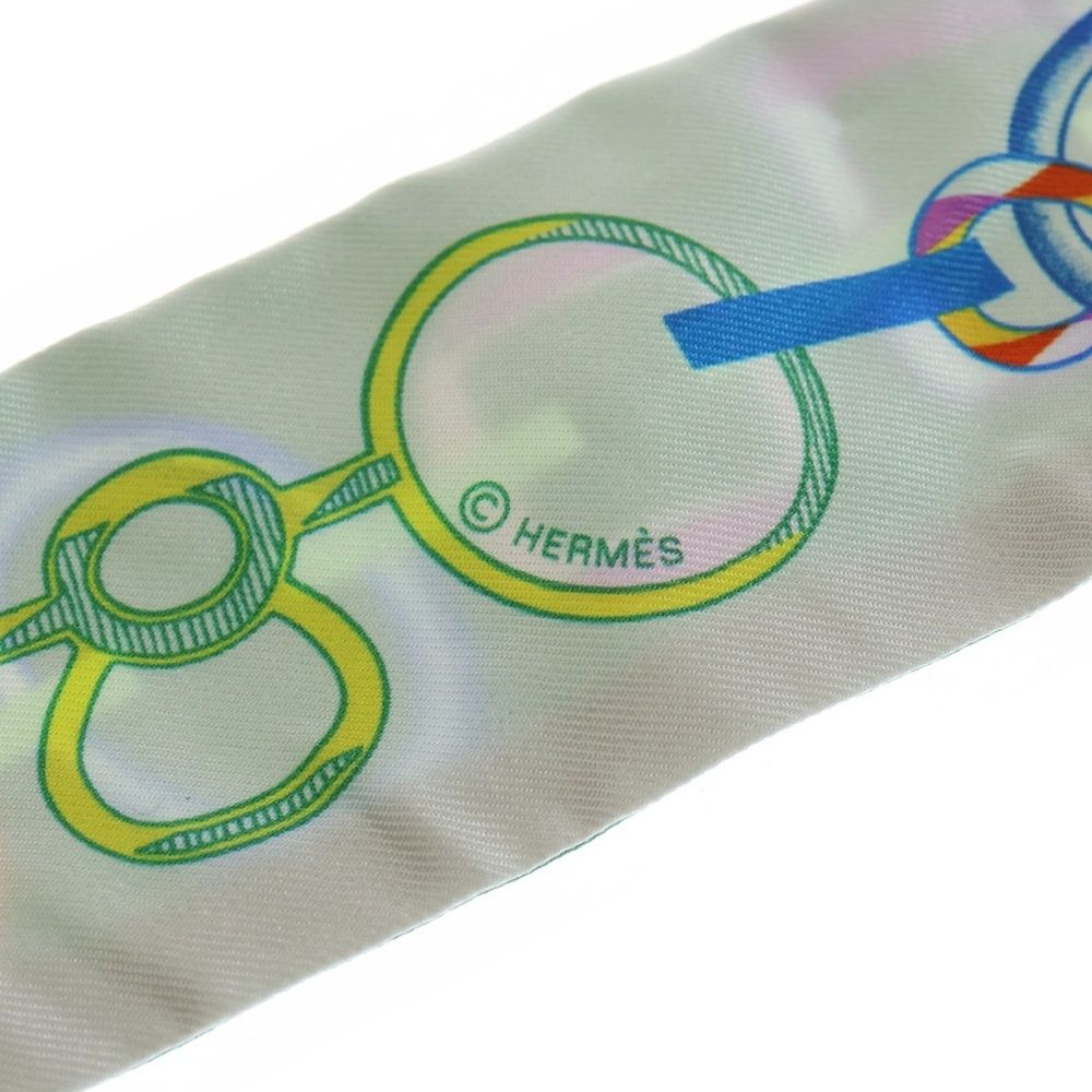 Hermes Twilly de Les Boucles Broderie Anglaise Do Re Boucles Green Silk Scarf