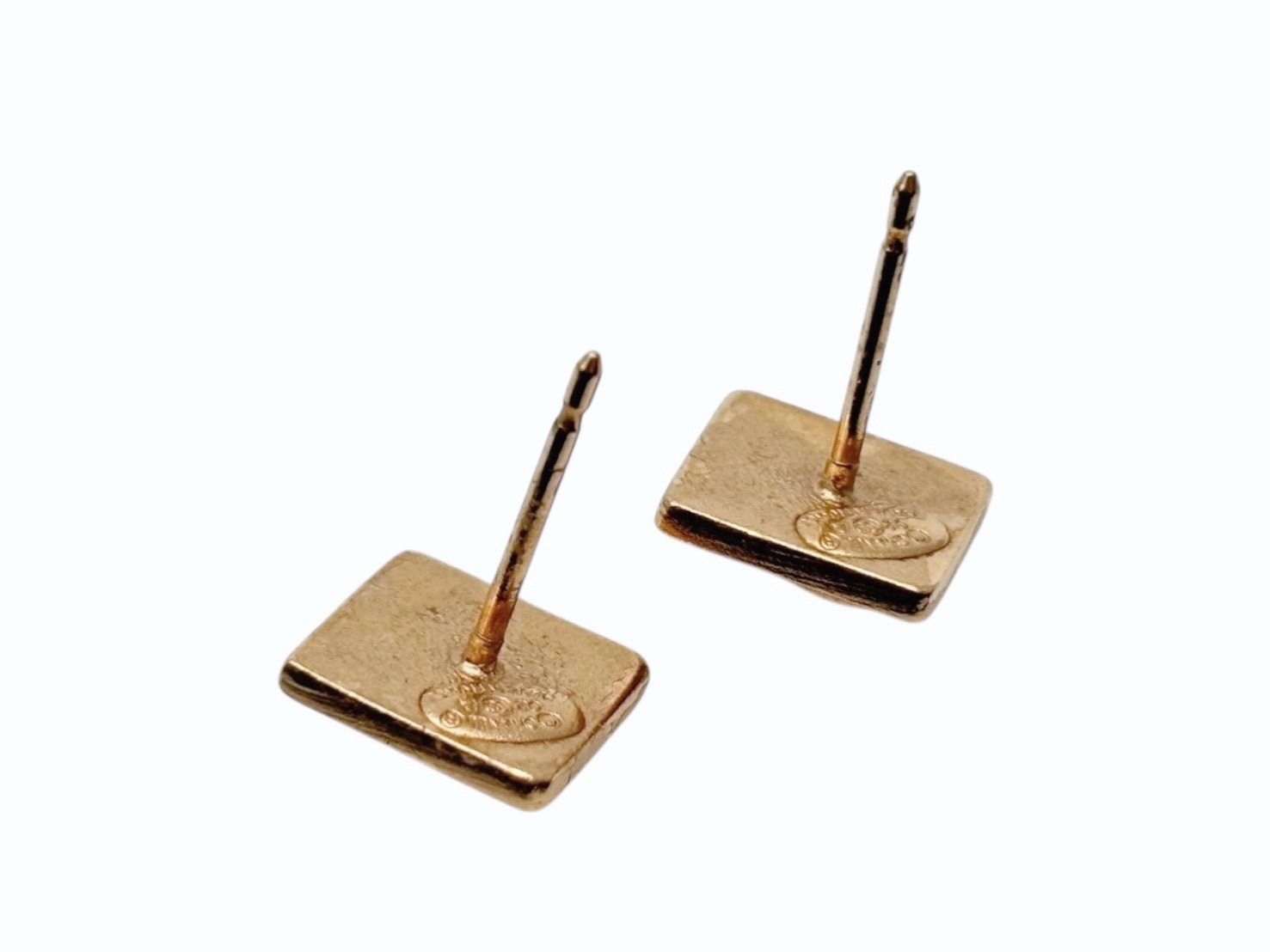 Chanel CC Logo Earrings 02 Turnlock Matte Gold Metal — view 5