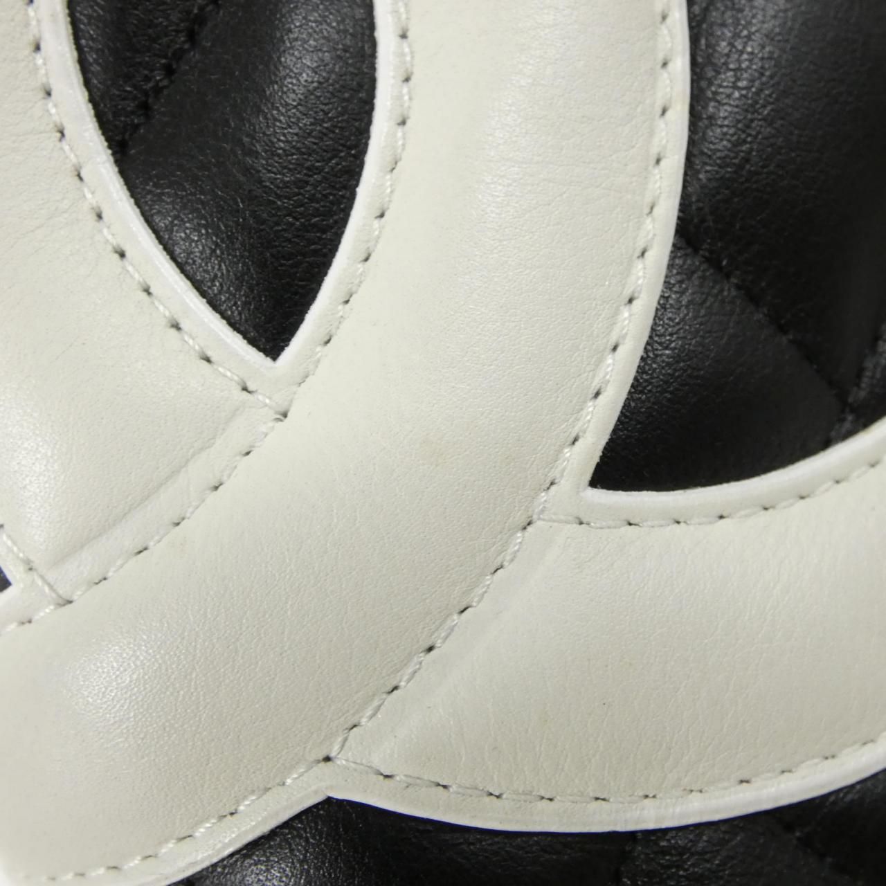 Vintage Chanel Cambon Line 25166 Bag