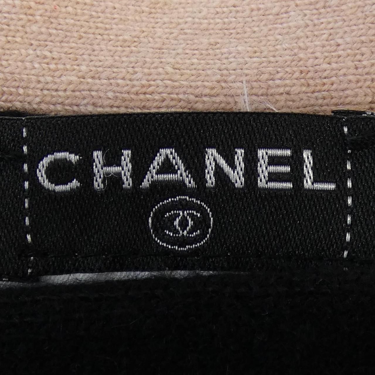 Vintage Chanel P21857v01366 03a Cardigan