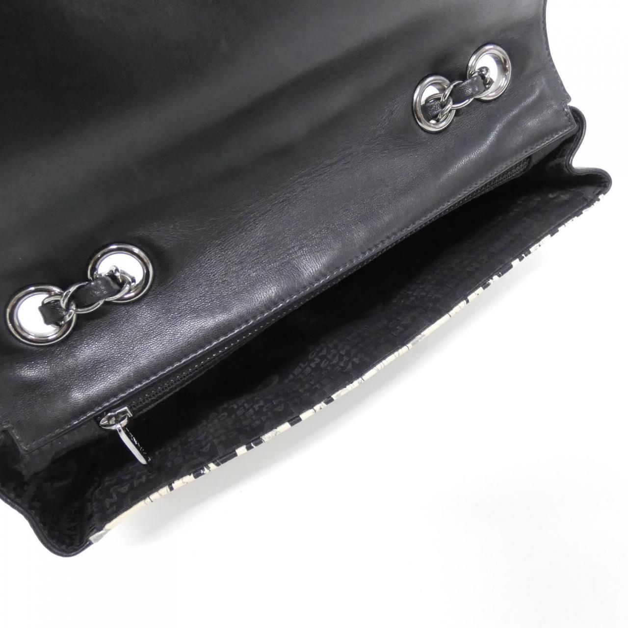 Vintage Chanel 22105 Shoulder Bag