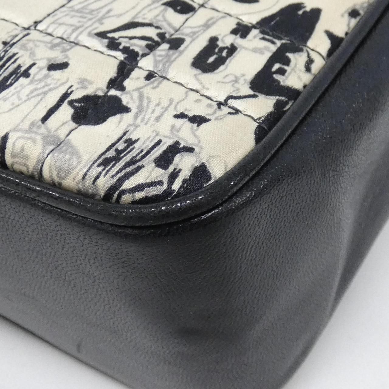 Vintage Chanel 22105 Shoulder Bag