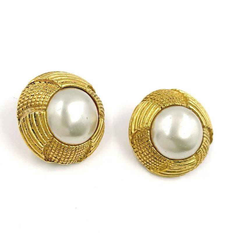 Chanel Circle Faux Pearl GP X Faux Pearl Gold Earrings Gold