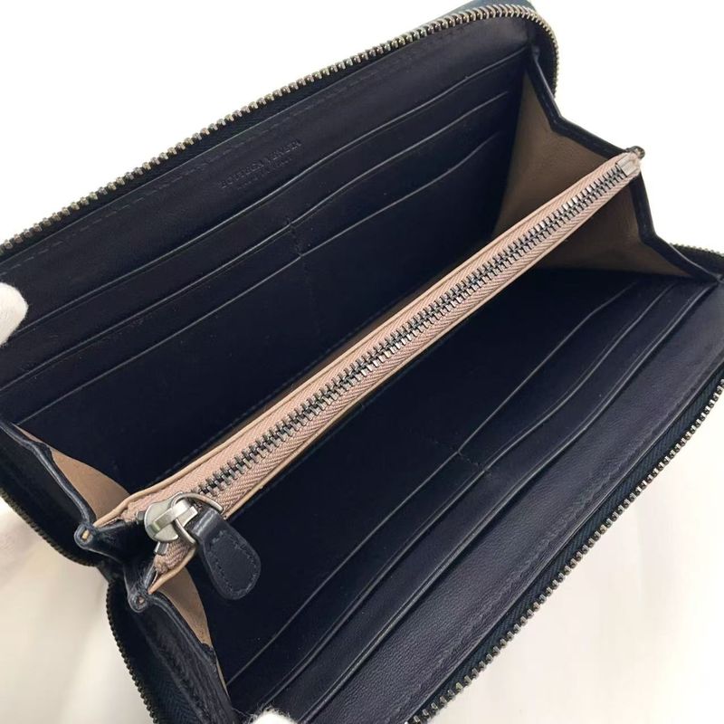 Bottega Veneta Intrecciato Round Zipper Leather Black Wallet Black