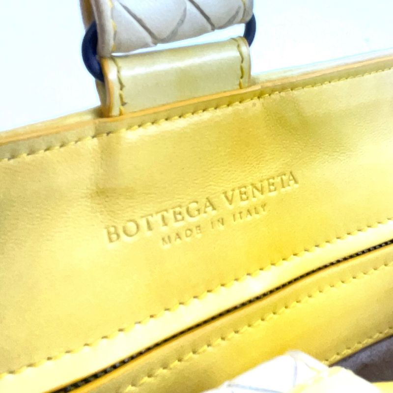 Bottega Veneta Intrecciato Gradient Leather Yellow Handbag Black