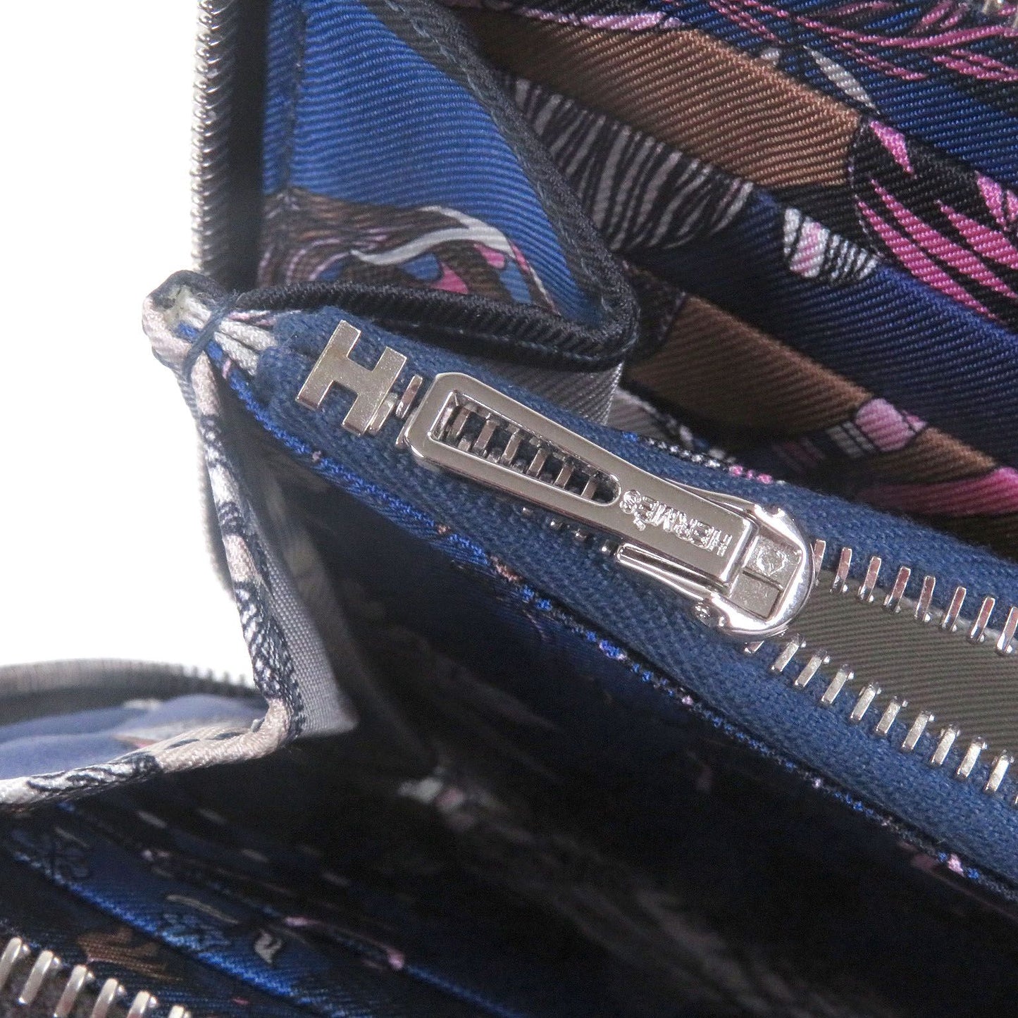 □Hermes Azap Long Silk in Vaux Epson Round Zip Wallet Long