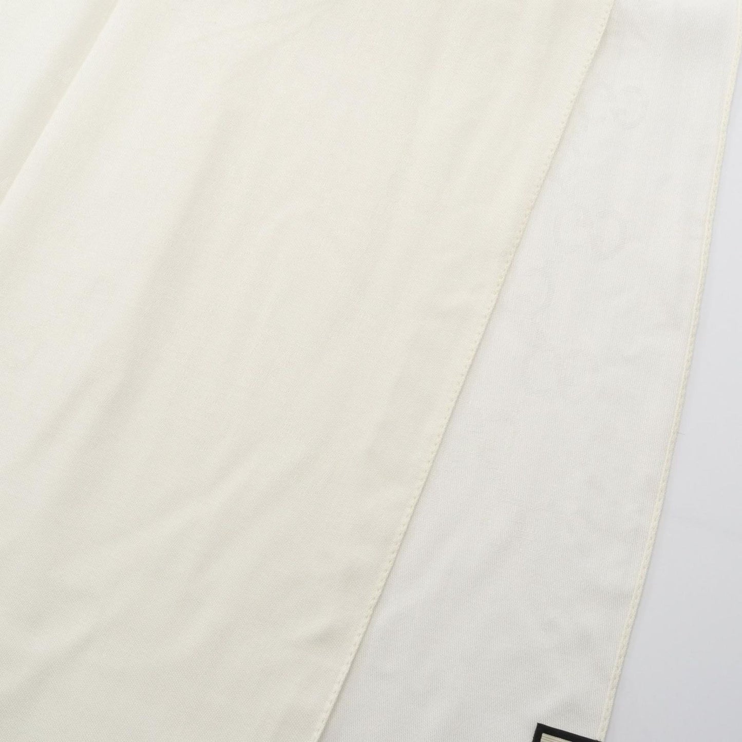 Gucci Stole Gg Pattern 1659043g6469000 White Wool Silk Stole Unisex New