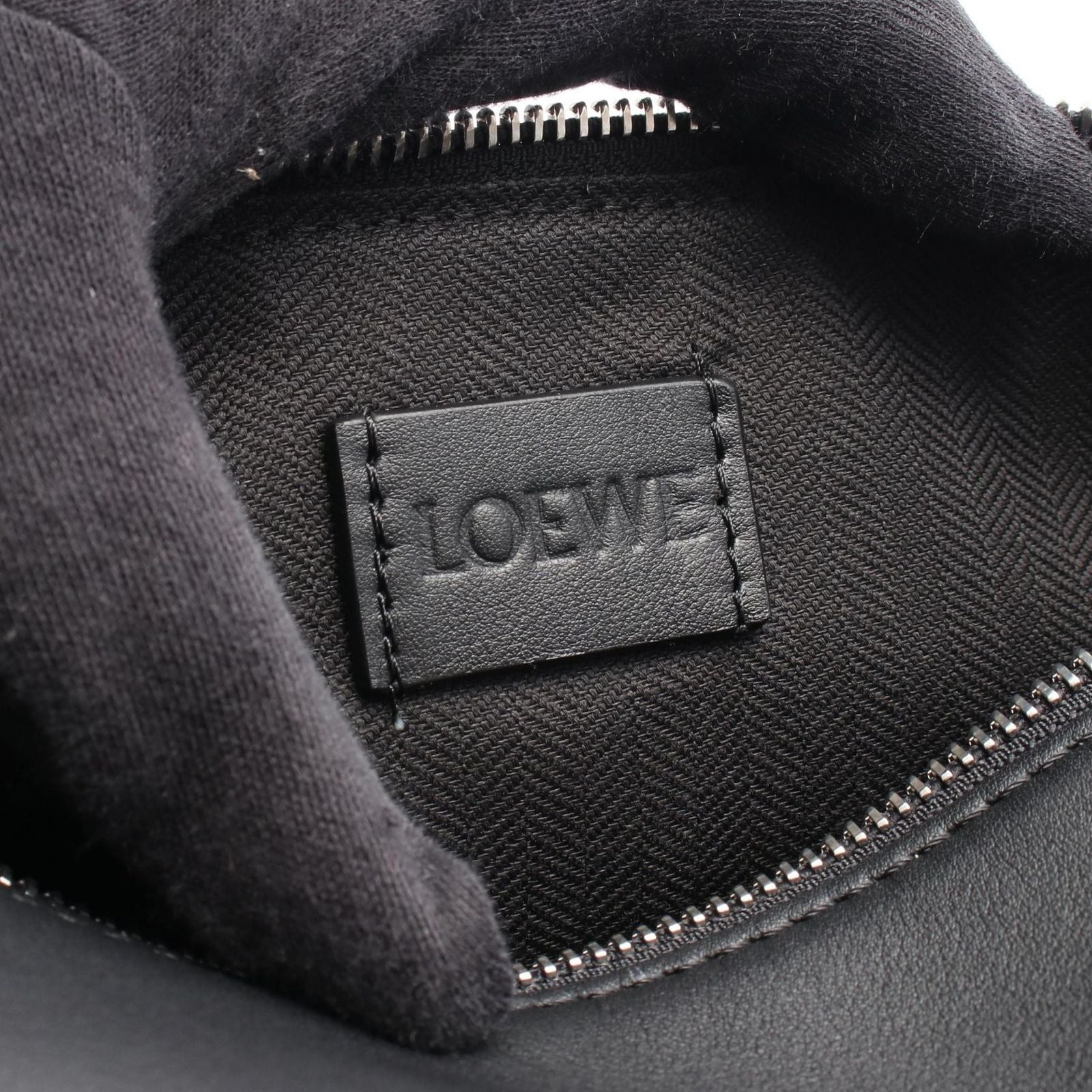 Loewe Shoulder Bag Cubi Small B906q63x041100 Black Leather Shoulder Bag Unisex