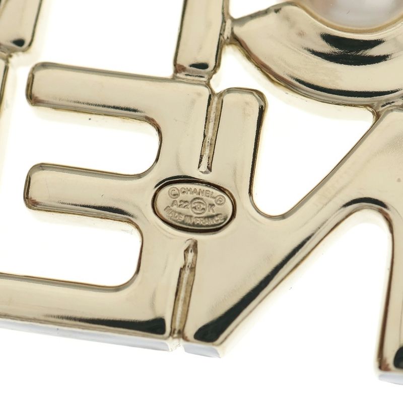Chanel Logo Brooch Pin Badge Fake Pearl Gold