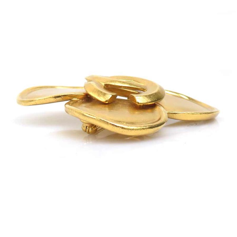 CHANEL brooch here mark
