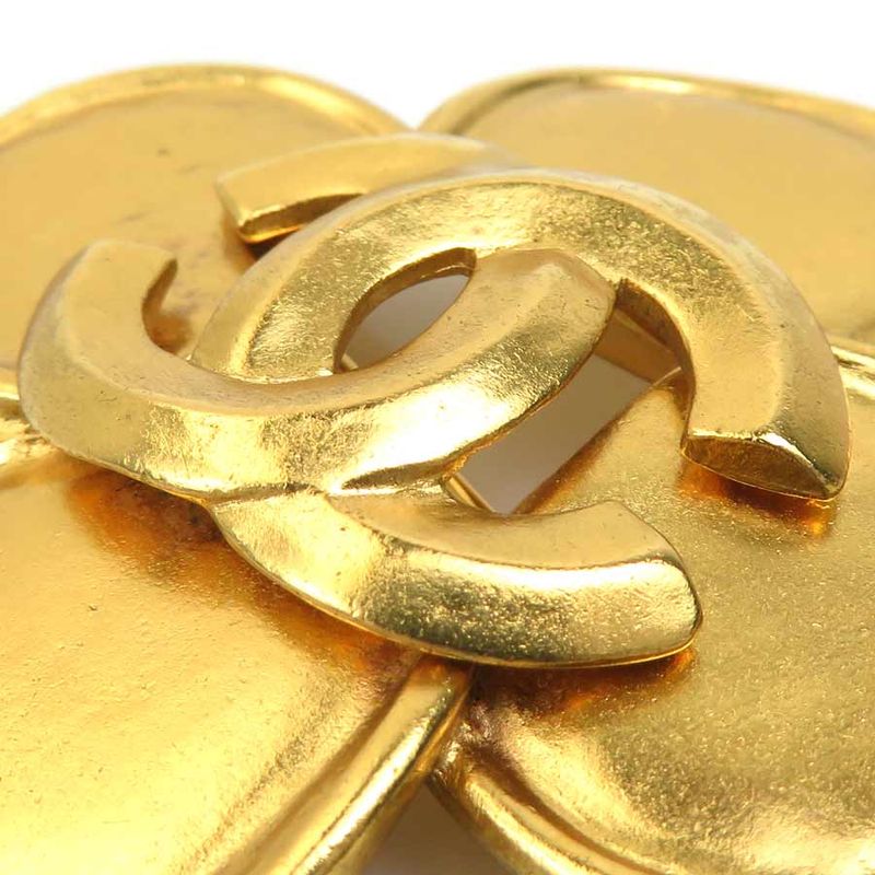 CHANEL brooch here mark