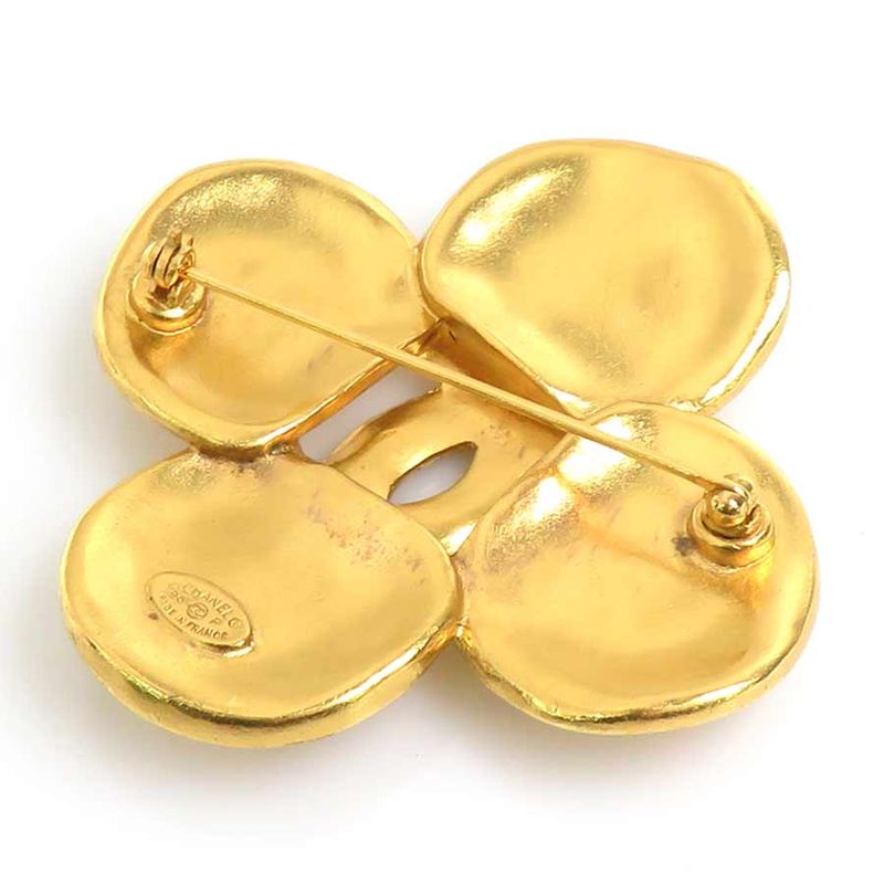 CHANEL brooch here mark