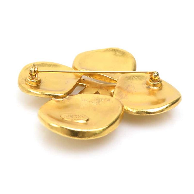 CHANEL brooch here mark
