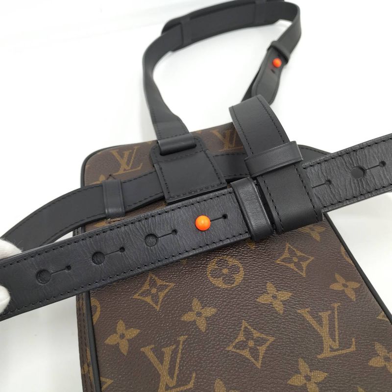 Louis Vuitton Monogram Utility Side Bag M44428