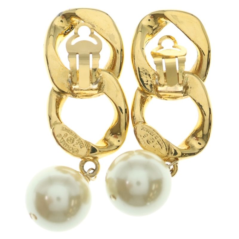 Chanel Fake Pearl Earring Gold White GP