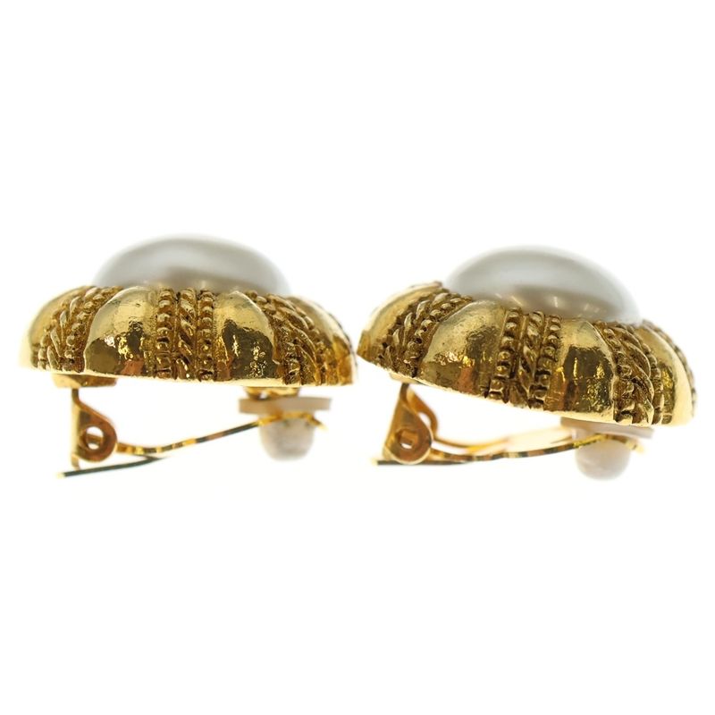 Chanel Fake Pearl Round Earring White X Gold