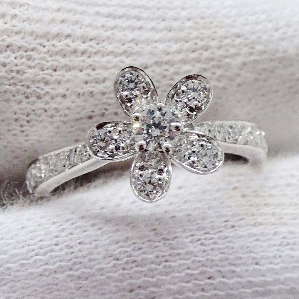 Van Cleef & Arpels Ring Women'S Brand Ring 750wg Diamond Socrates 1 Flower